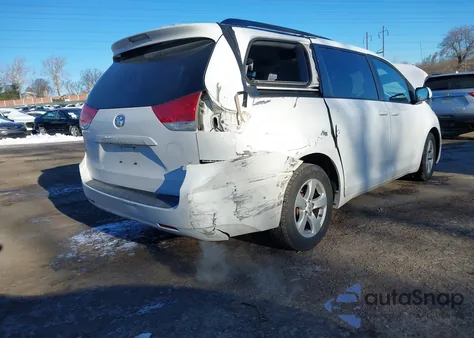 2011 Toyota Sienna Le V6 z USA, uszkodzony, nr VIN 5TDKK3DC2BS092155